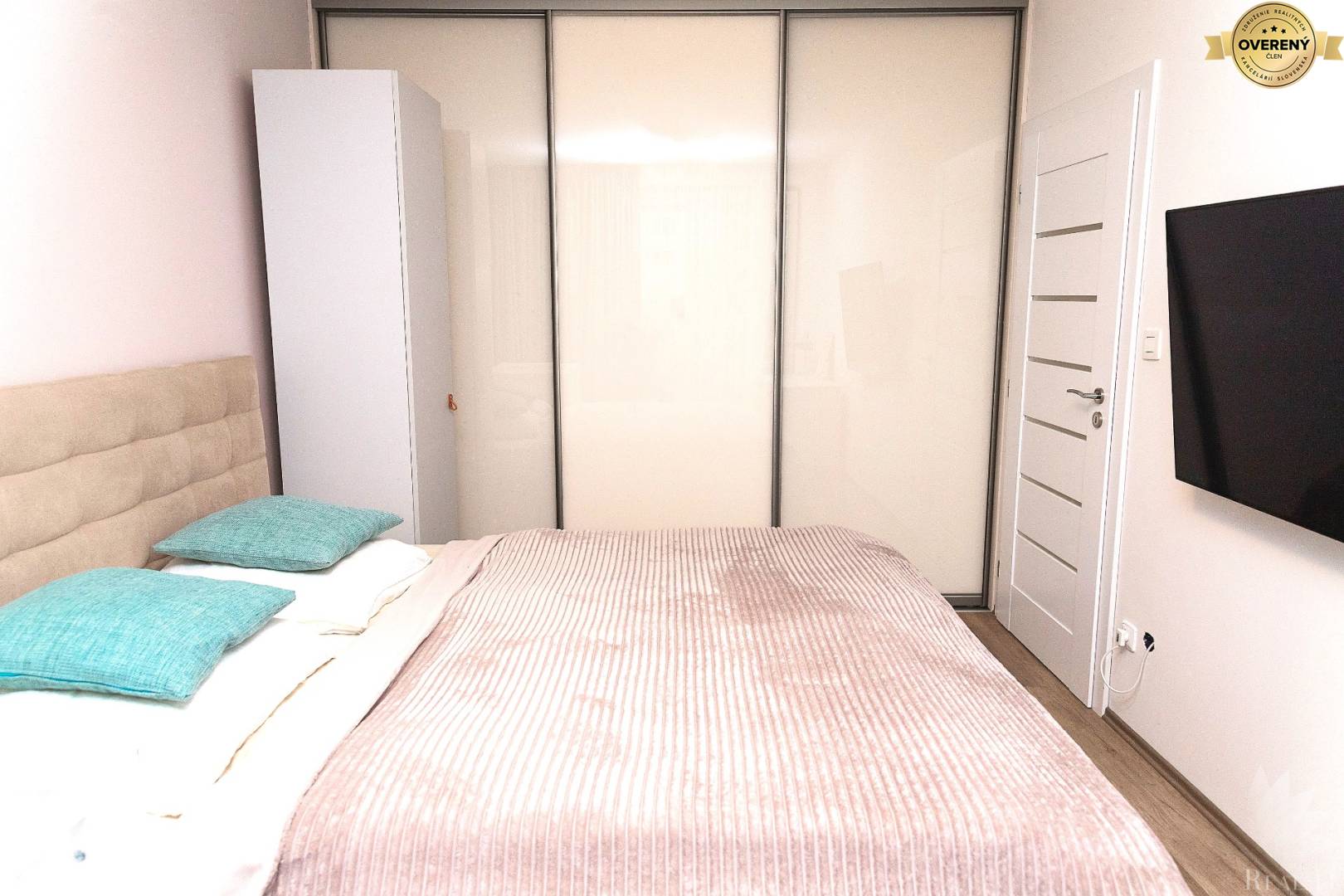 na predaj krásny, svetlý a veľký 2- izbový byt v projekte AXTON RESIDENCE , Bratislava II , Bajkalská ulica, mestská časť Ružinov