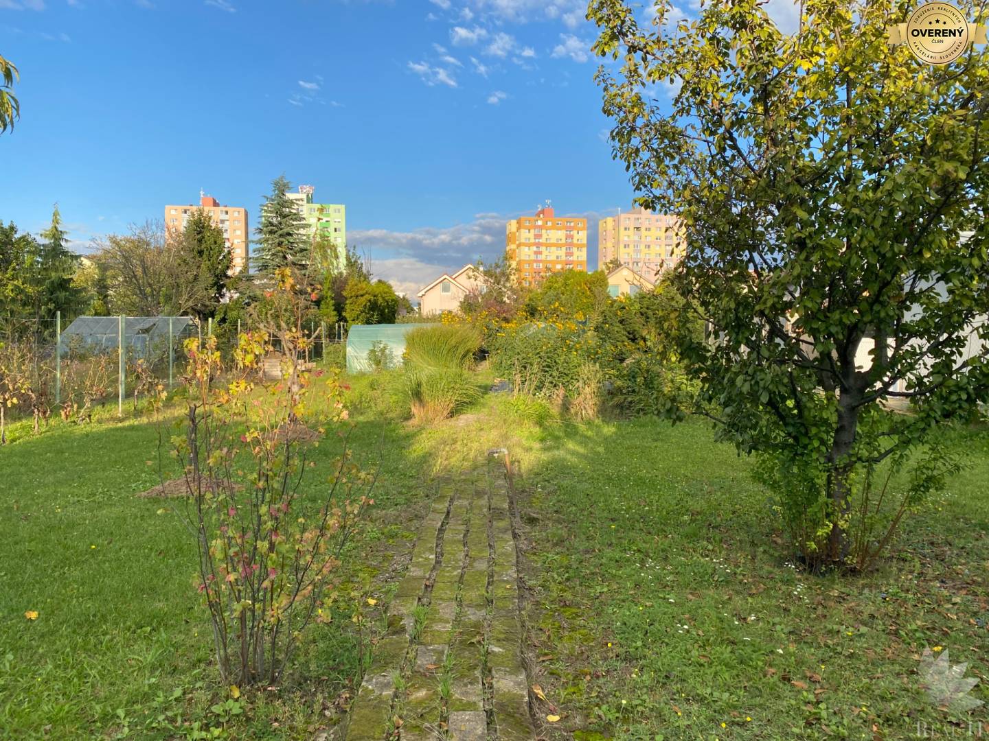 Predaj rodinný dom s veľkým stavebným pozemkom BA II Podunajské Biskupice