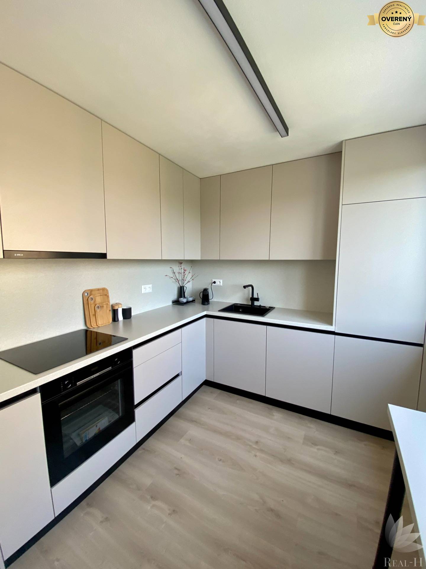 na predaj najväčší Petržalský 3 izbový byt 2 x loggia, Osuského 5, Bratislava V, začiatok Petržalky