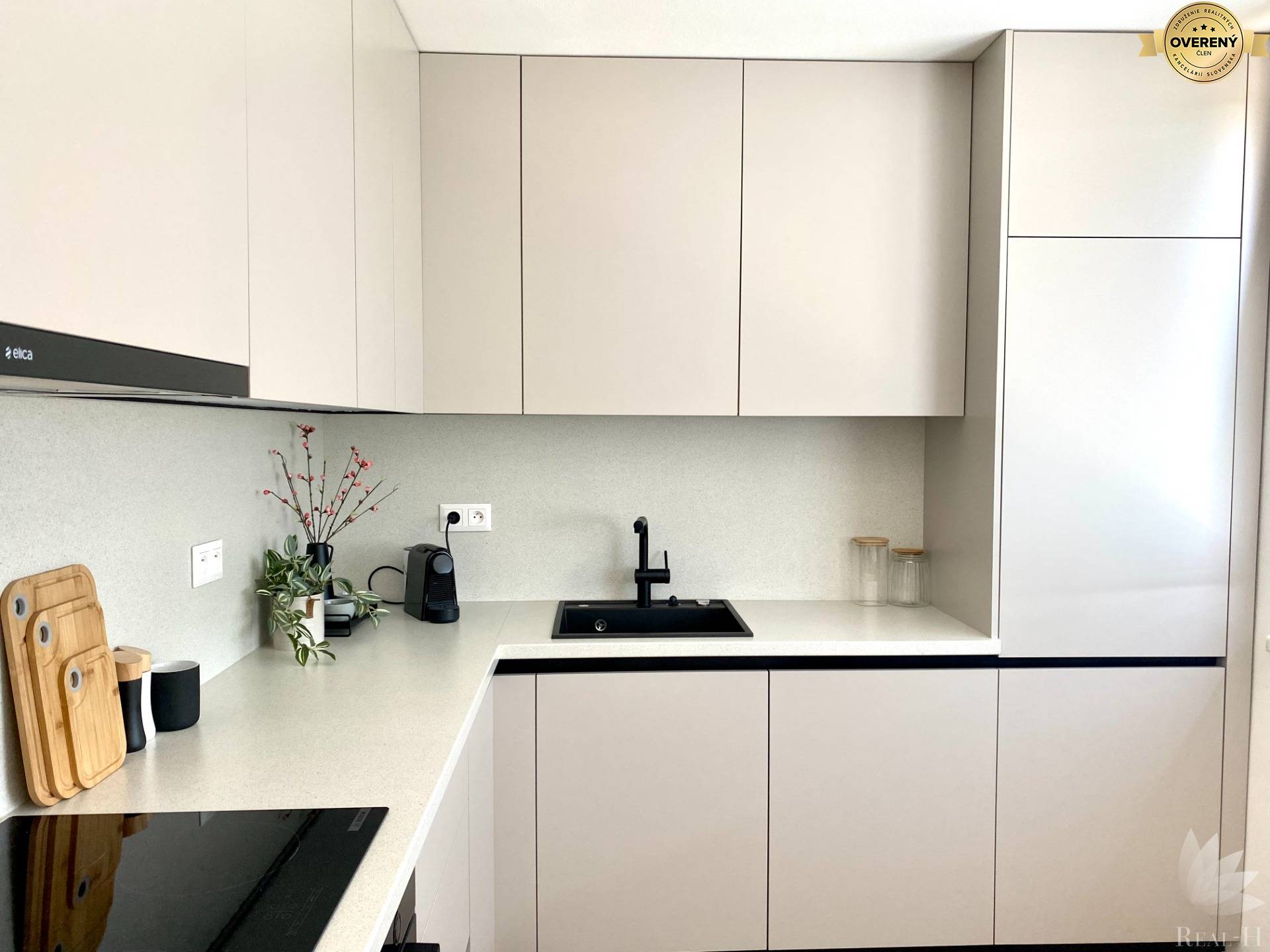 na predaj najväčší Petržalský 3 izbový byt 2 x loggia, Osuského 5, Bratislava V, začiatok Petržalky