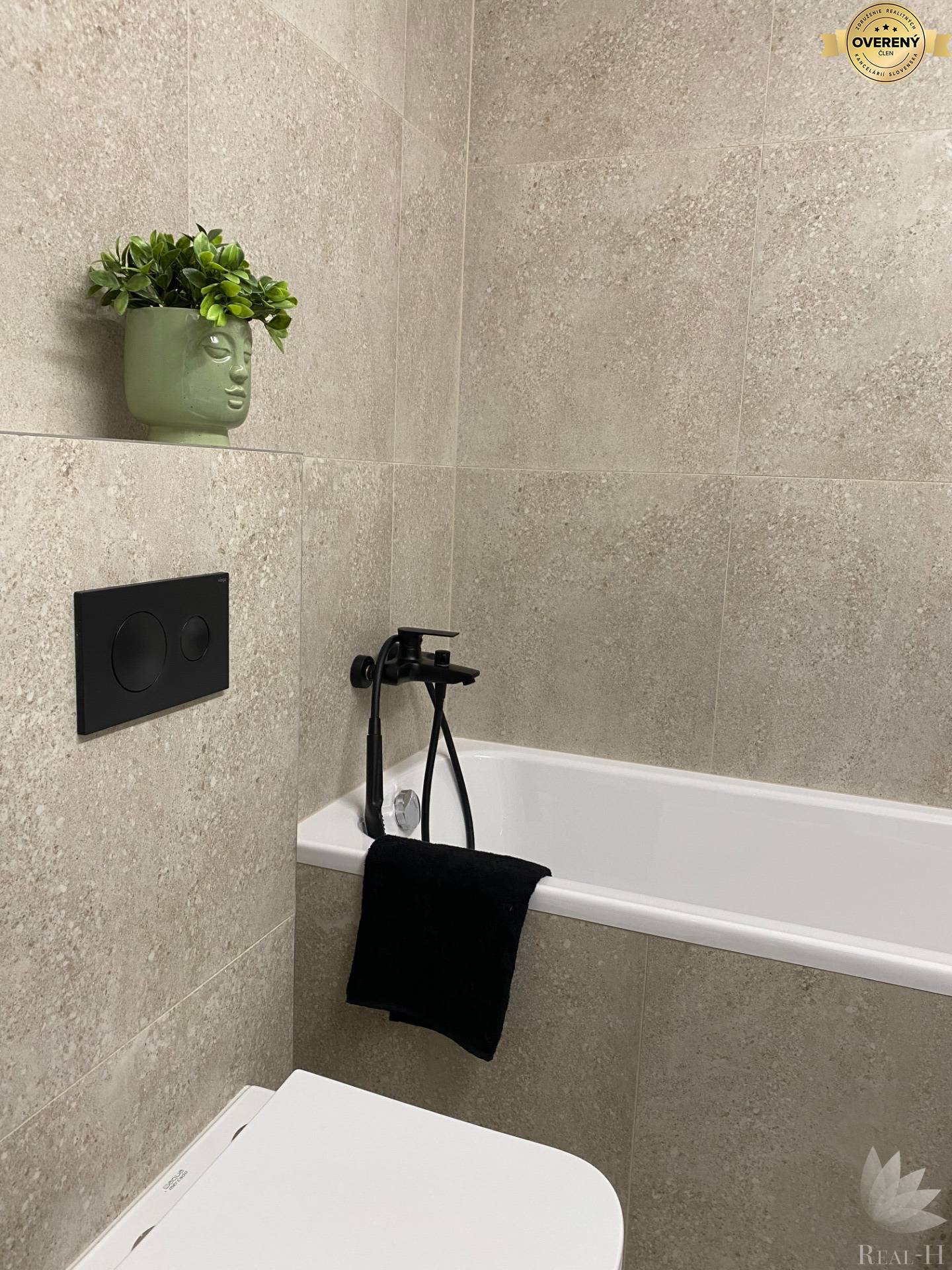 Predaj garsónka BA V Petržalka Beňadicka ulica