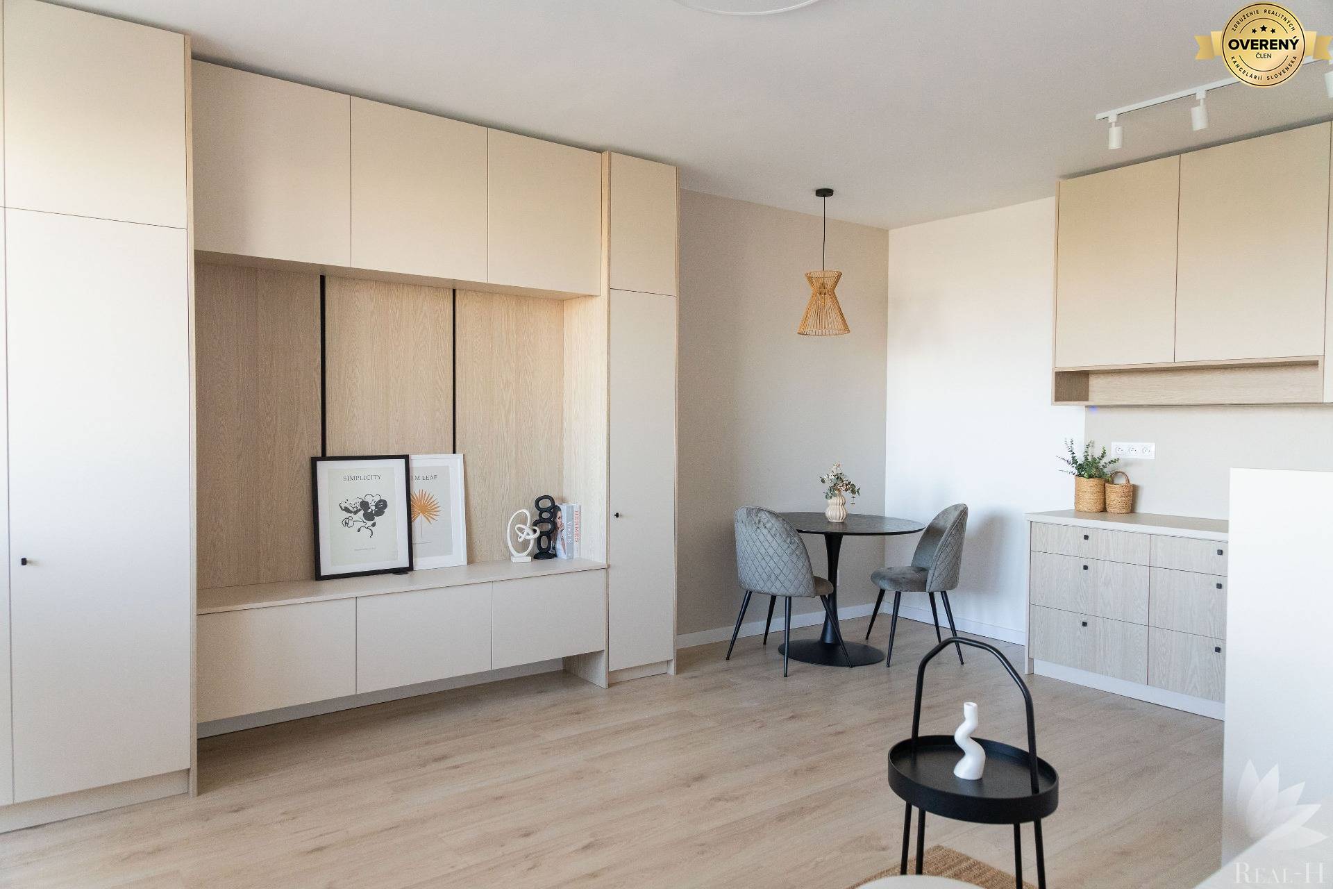 NA PREDAJ ŠTÝLOVÝ 2-IZBOVÝ BYT