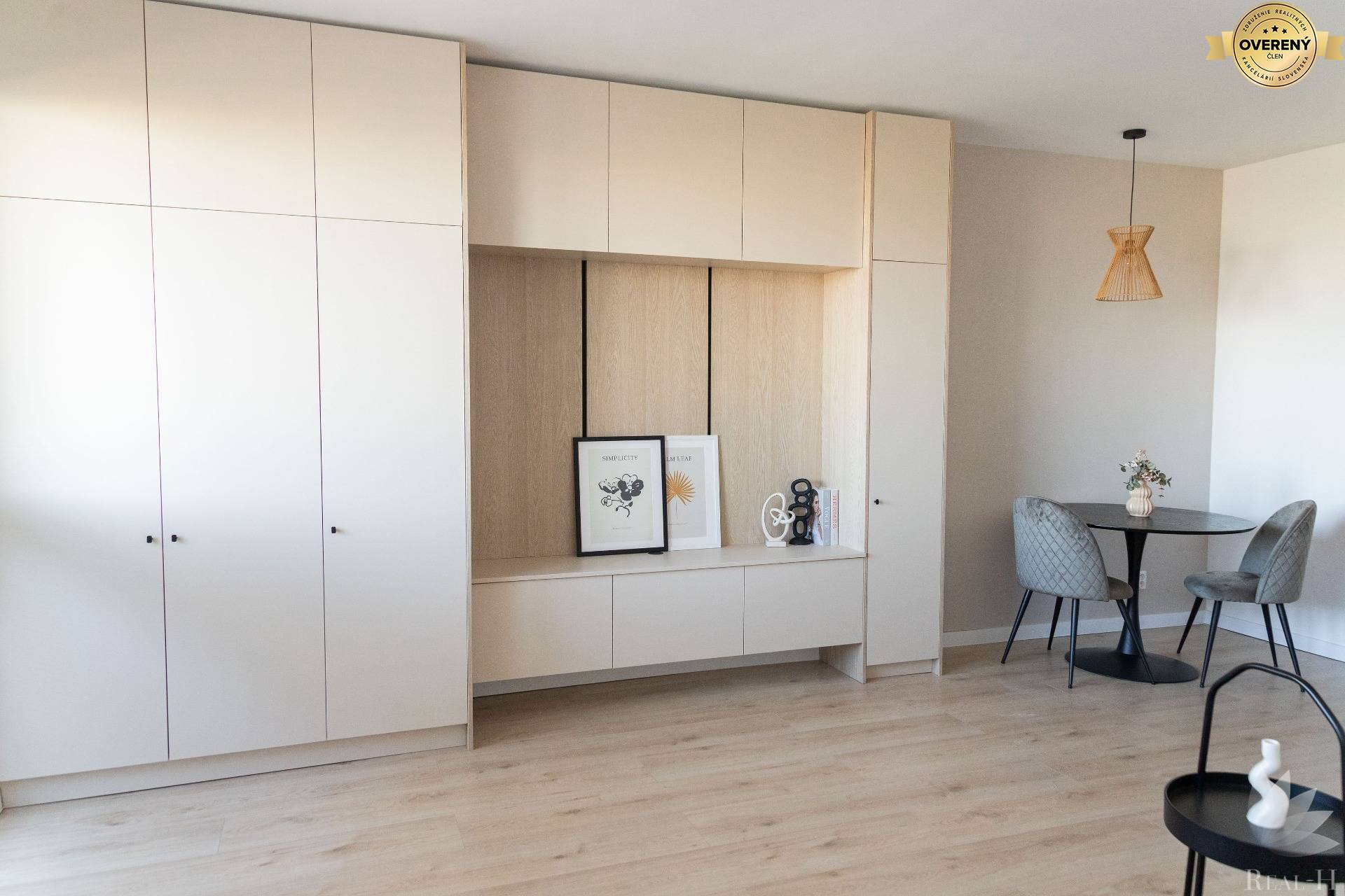 NA PREDAJ ŠTÝLOVÝ 2-IZBOVÝ BYT