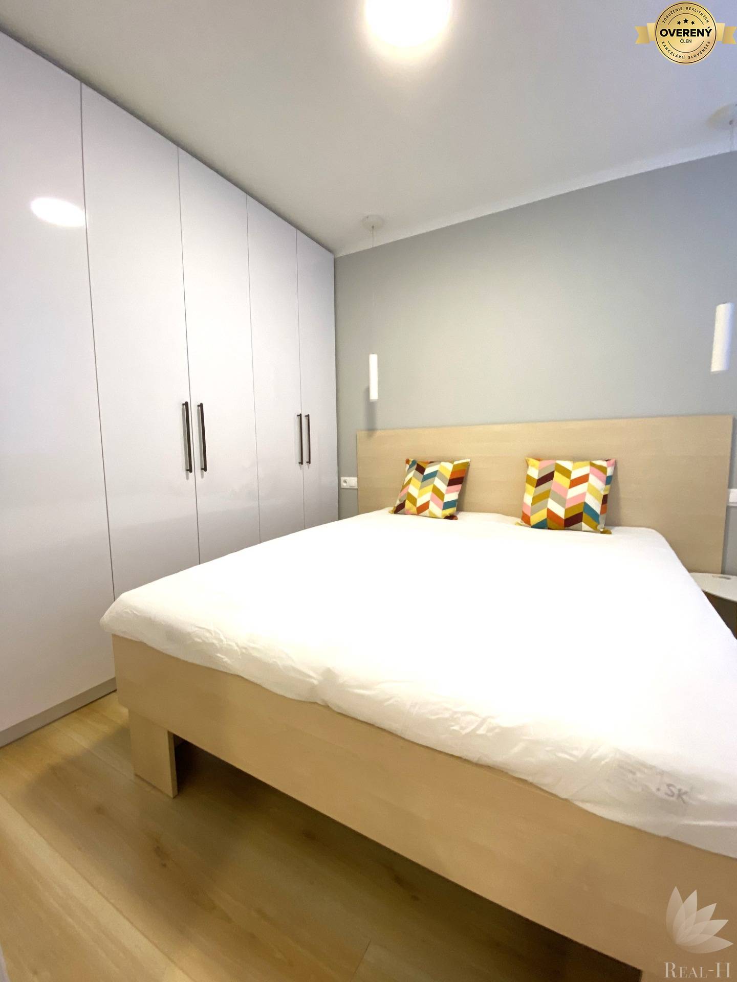 Predaj 2 izbový byt Jurigovo nám. BA IV Karlova Ves