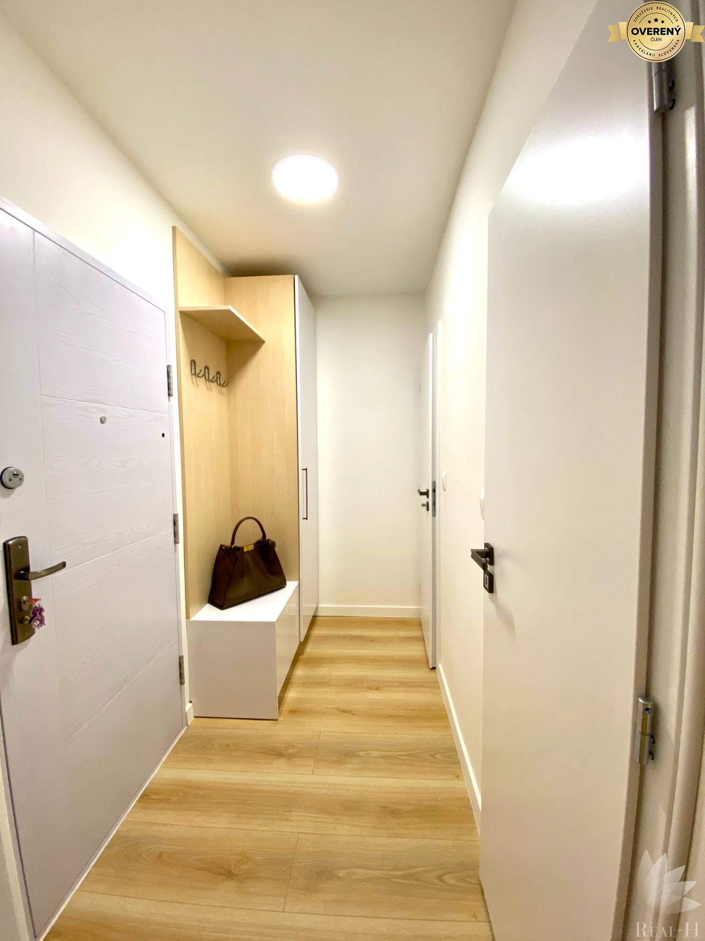 Predaj 2 izbový byt Jurigovo nám. BA IV Karlova Ves