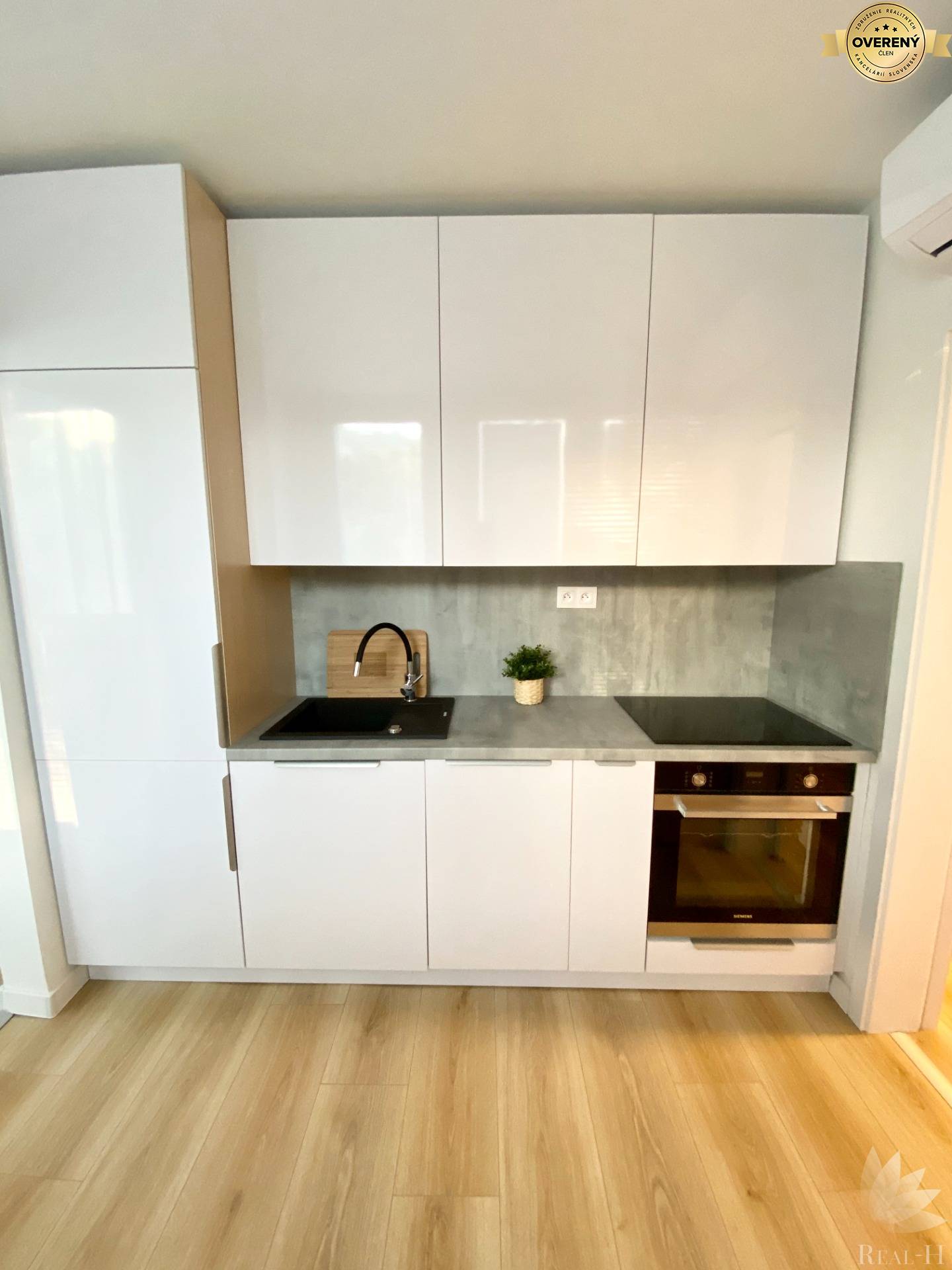 Predaj 2 izbový byt Jurigovo nám. BA IV Karlova Ves