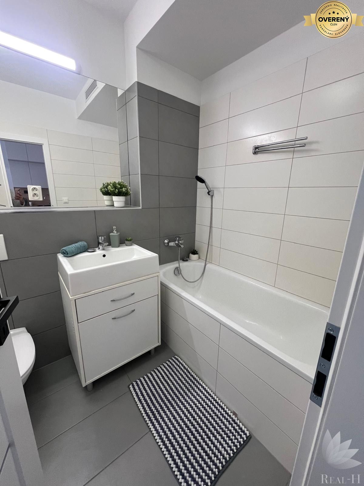 Predaj 2 izbový byt v projekte Nikola House BA Ružinov Štrkovec