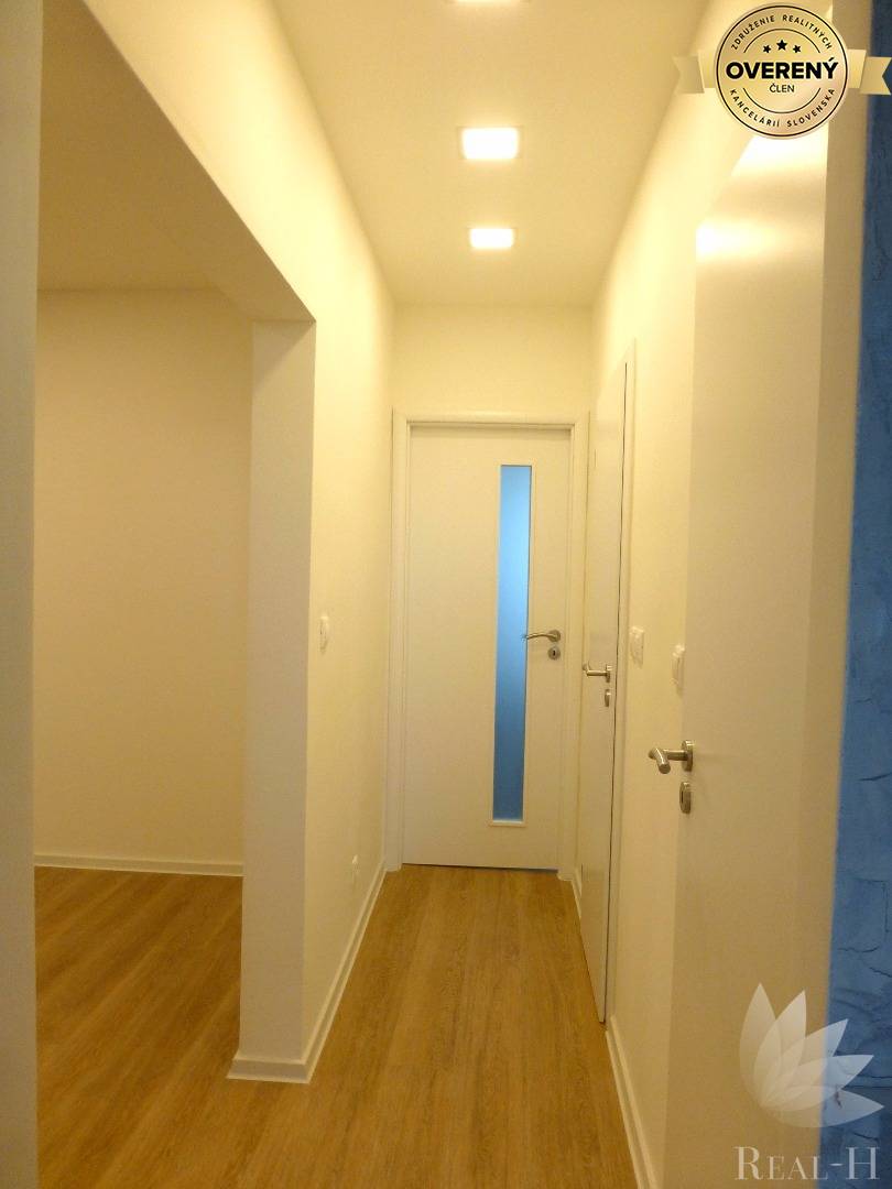 Krásny moderný 4 izbový byt Šášovská ulica Bratislava V Petržalka