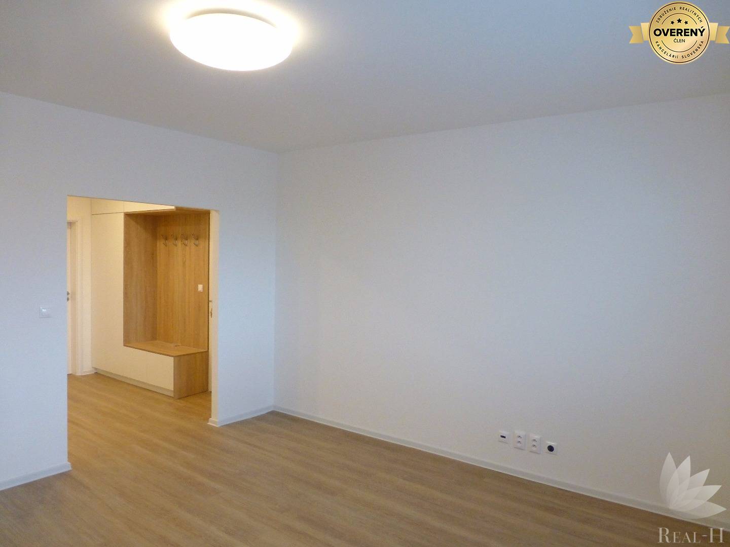 Krásny moderný 4 izbový byt Šášovská ulica Bratislava V Petržalka