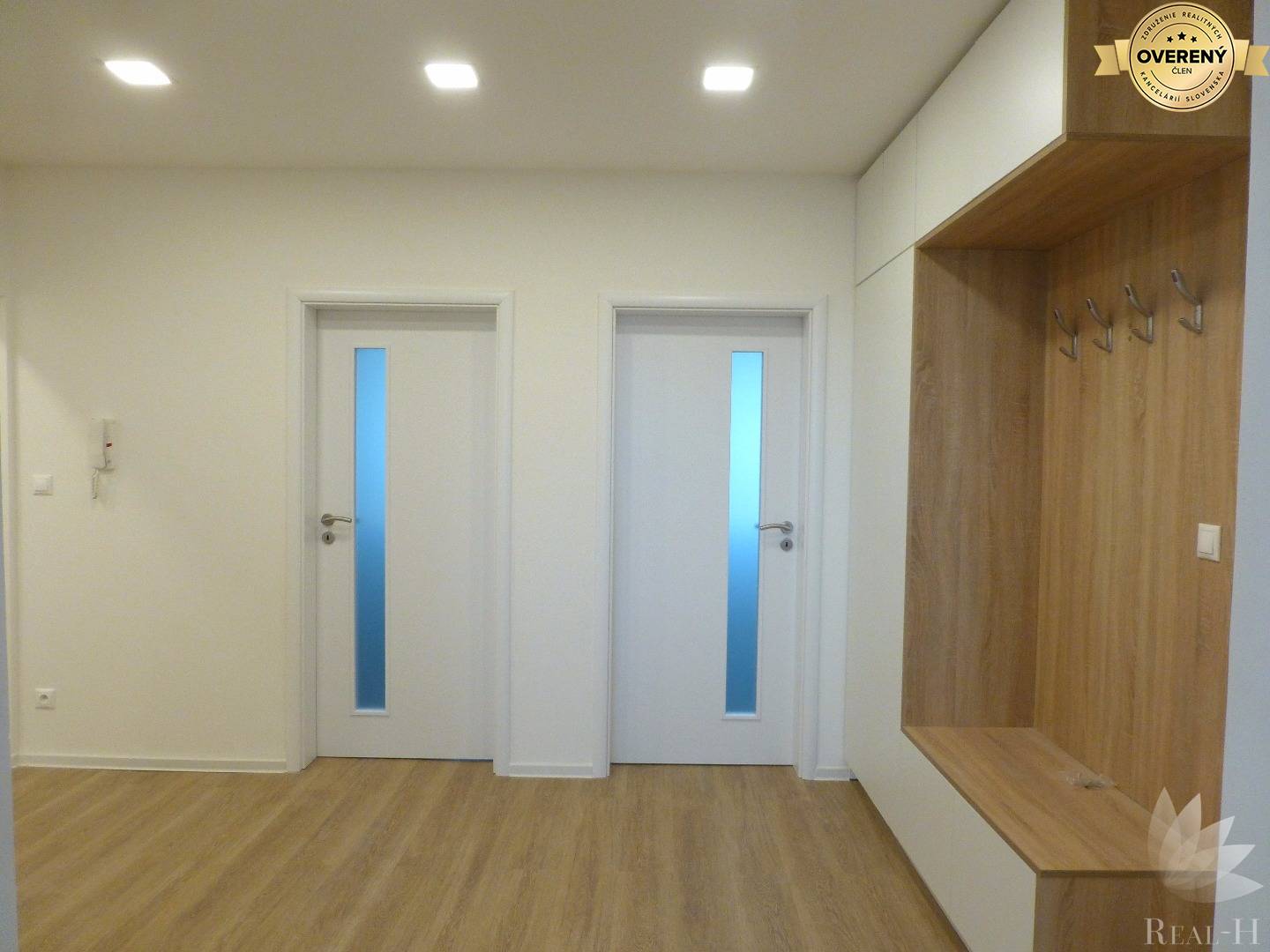 Krásny moderný 4 izbový byt Šášovská ulica Bratislava V Petržalka