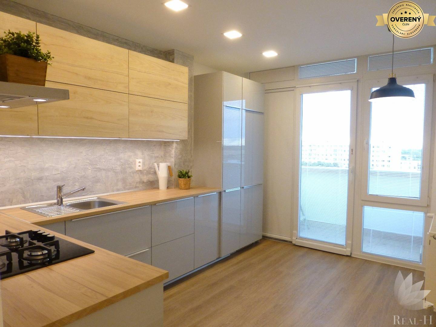 Krásny moderný 4 izbový byt Šášovská ulica Bratislava V Petržalka