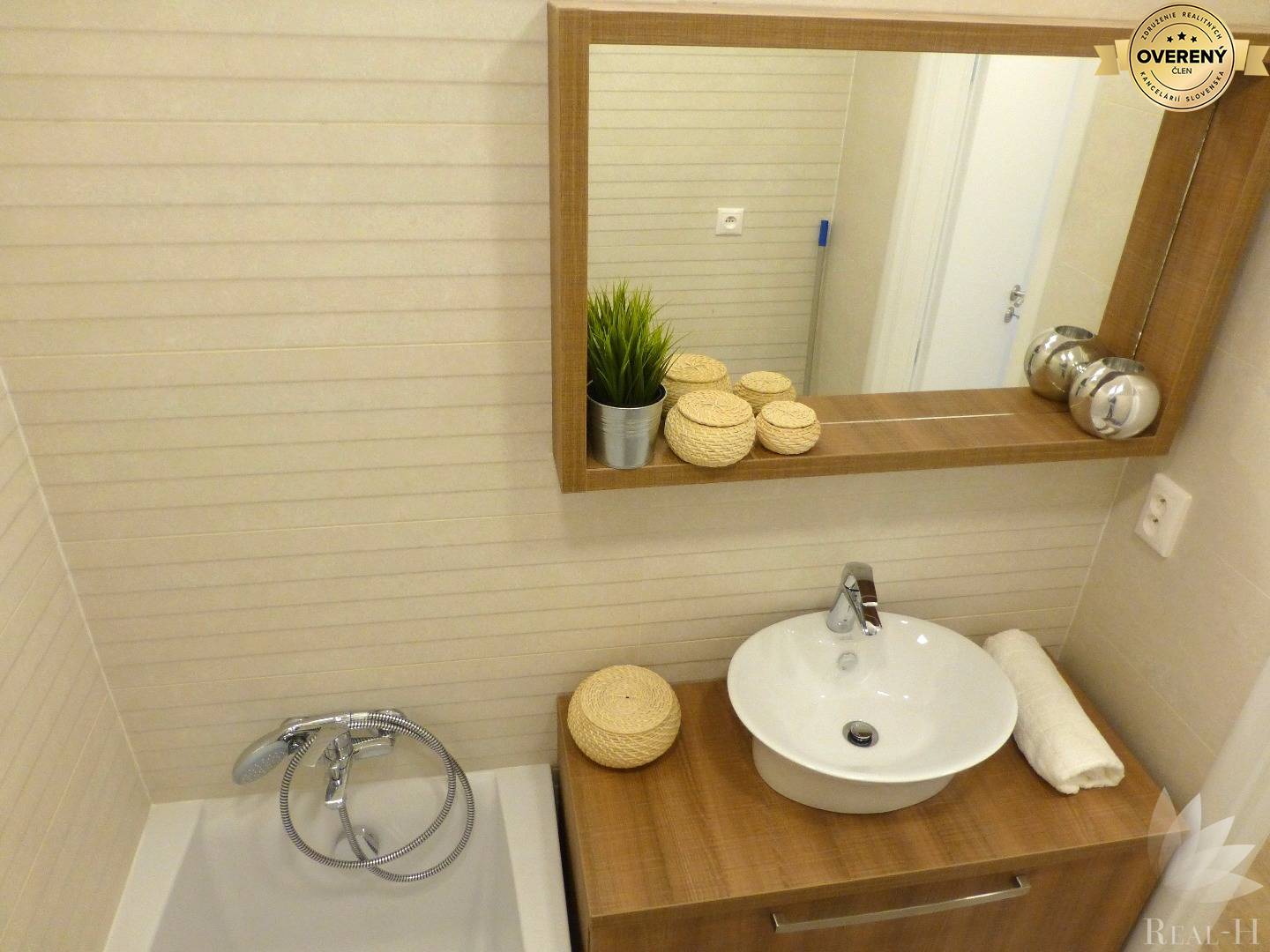 Krásny moderný 4 izbový byt Šášovská ulica Bratislava V Petržalka