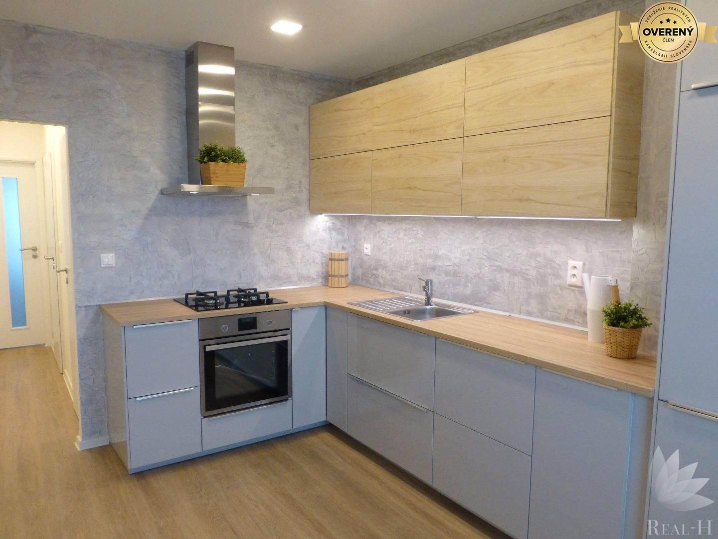 Krásny moderný 4 izbový byt Šášovská ulica Bratislava V Petržalka