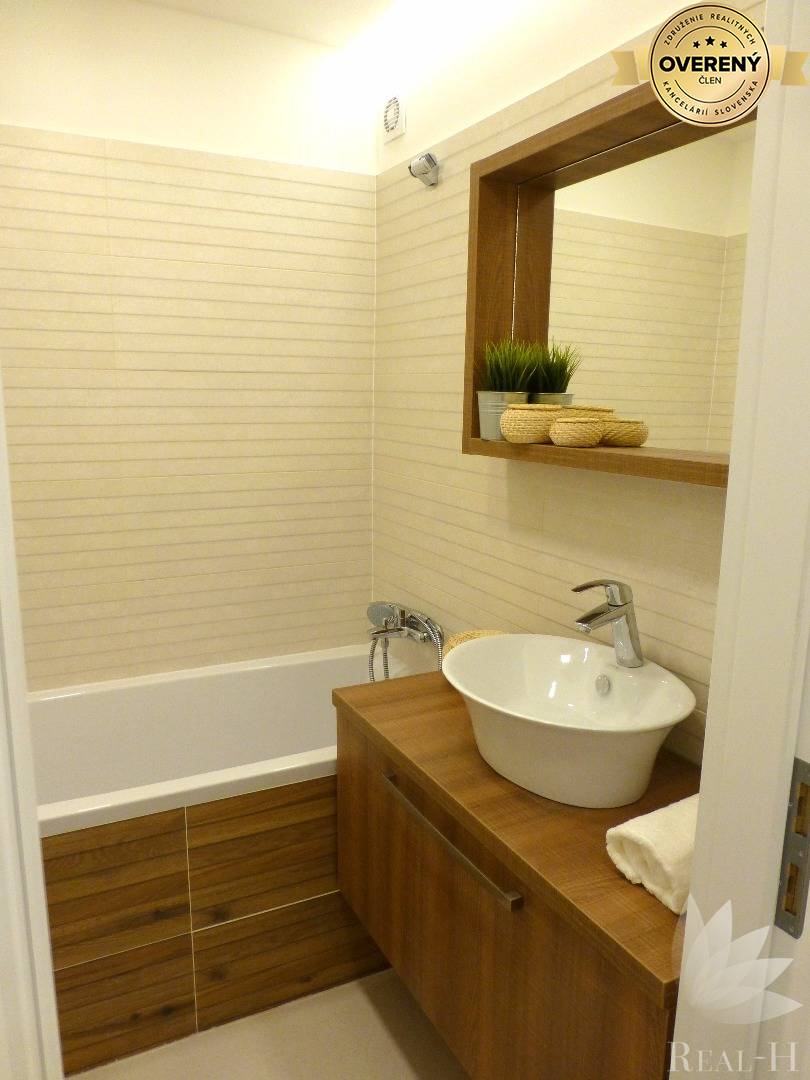 Krásny moderný 4 izbový byt Šášovská ulica Bratislava V Petržalka