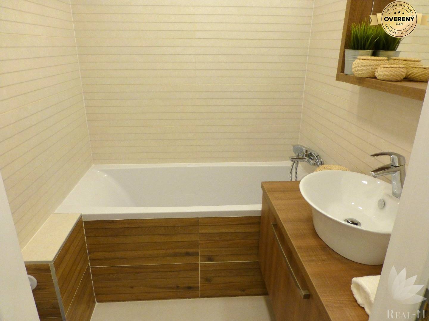 Krásny moderný 4 izbový byt Šášovská ulica Bratislava V Petržalka