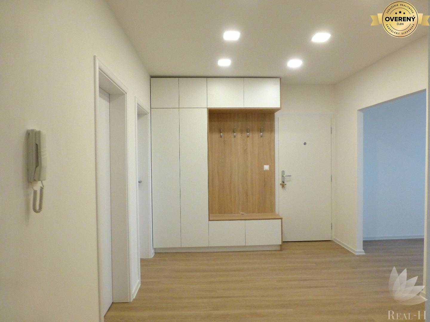 Krásny moderný 4 izbový byt Šášovská ulica Bratislava V Petržalka