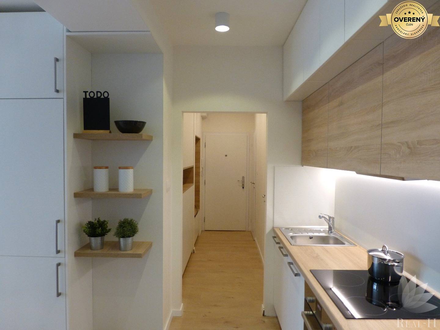 Predaj moderný 2 izbový byt + ŠATNÍK Solivarská ulica Bratislava II - Ružinov