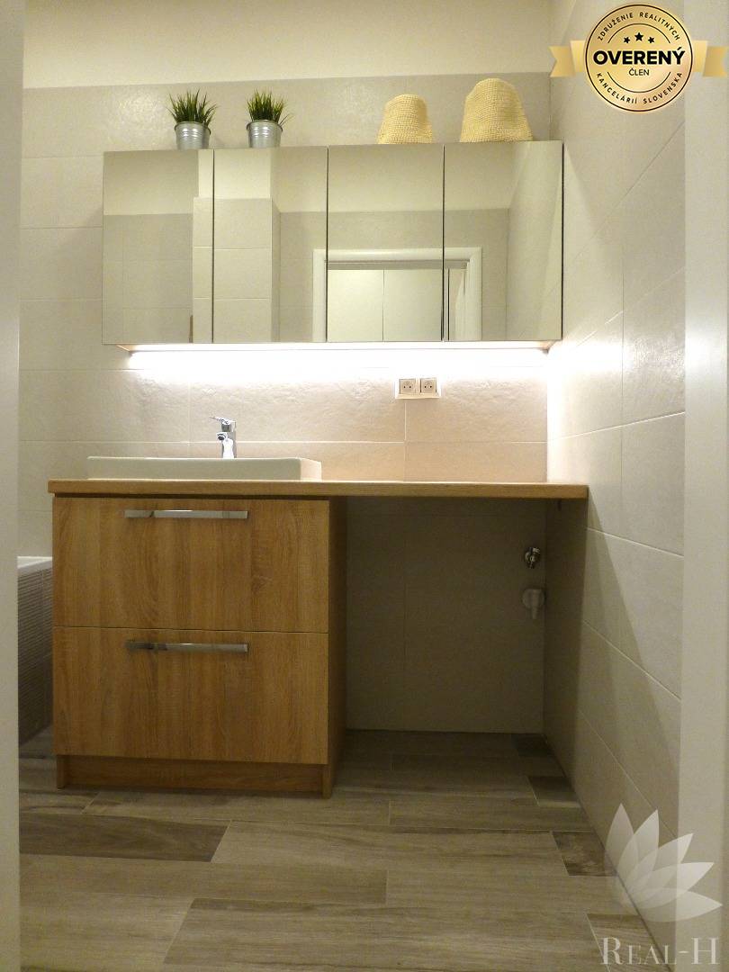 Predaj moderný 2 izbový byt + ŠATNÍK Solivarská ulica Bratislava II - Ružinov