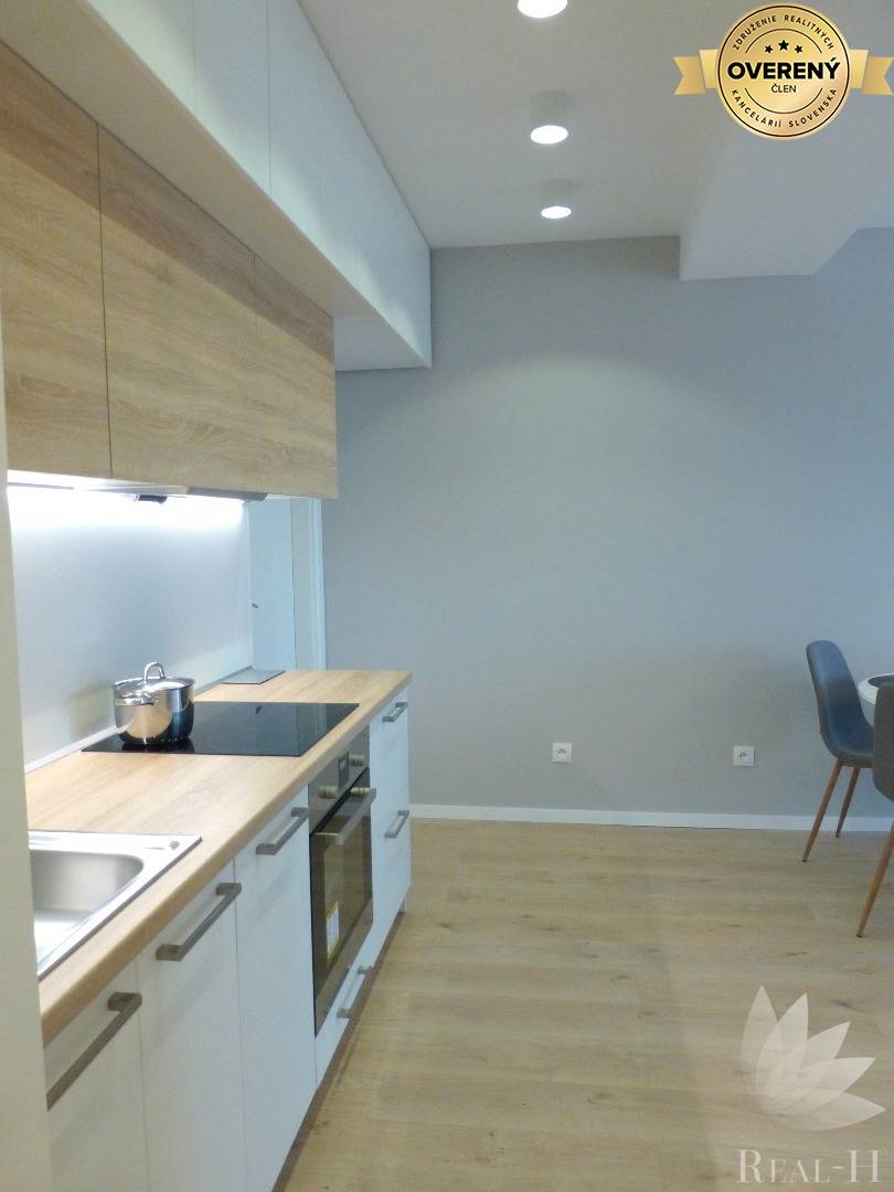 Predaj moderný 2 izbový byt + ŠATNÍK Solivarská ulica Bratislava II - Ružinov