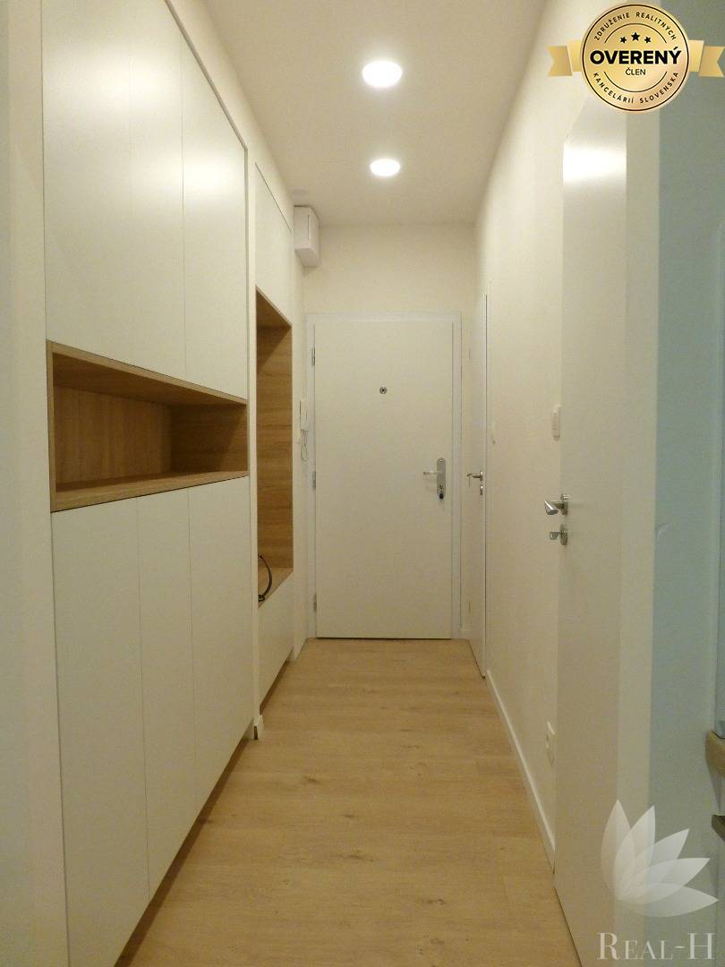 Predaj moderný 2 izbový byt + ŠATNÍK Solivarská ulica Bratislava II - Ružinov