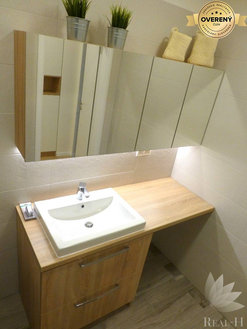 Predaj moderný 2 izbový byt + ŠATNÍK Solivarská ulica Bratislava II - Ružinov