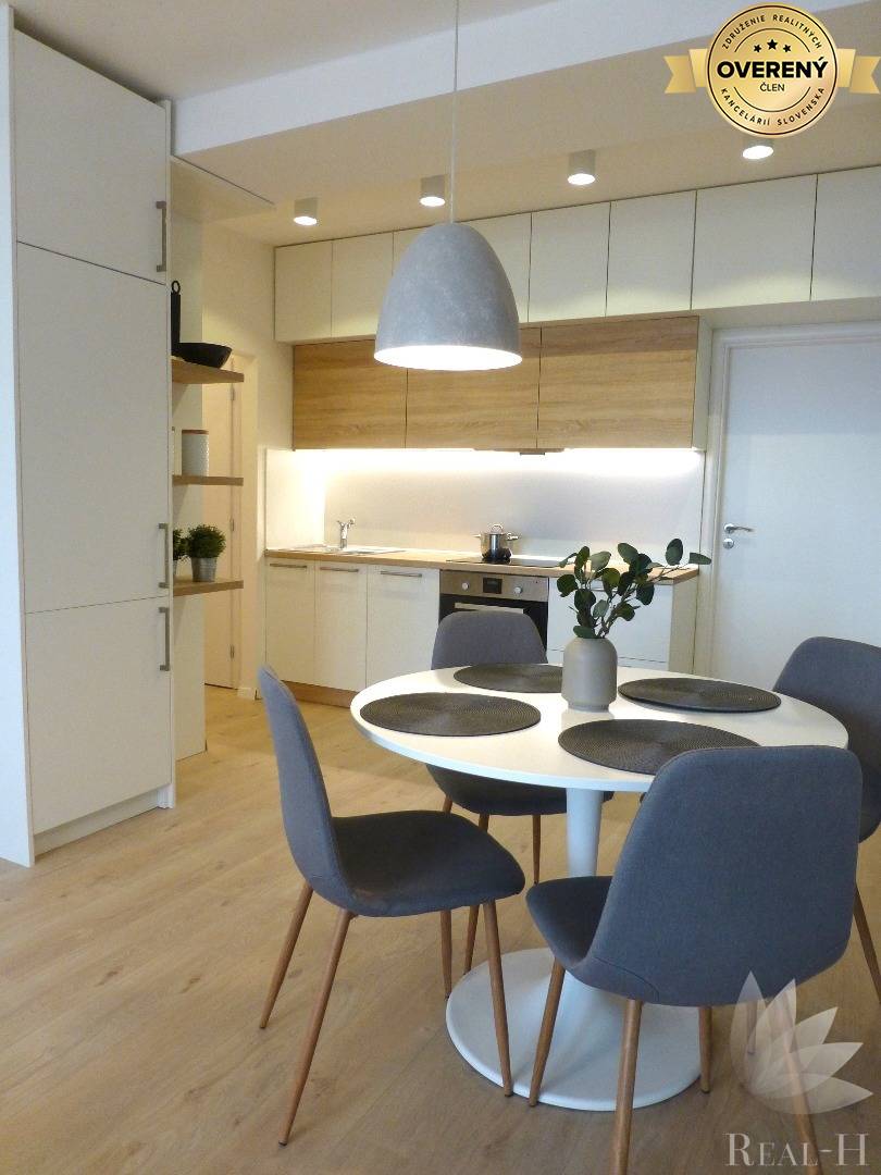 Predaj moderný 2 izbový byt + ŠATNÍK Solivarská ulica Bratislava II - Ružinov