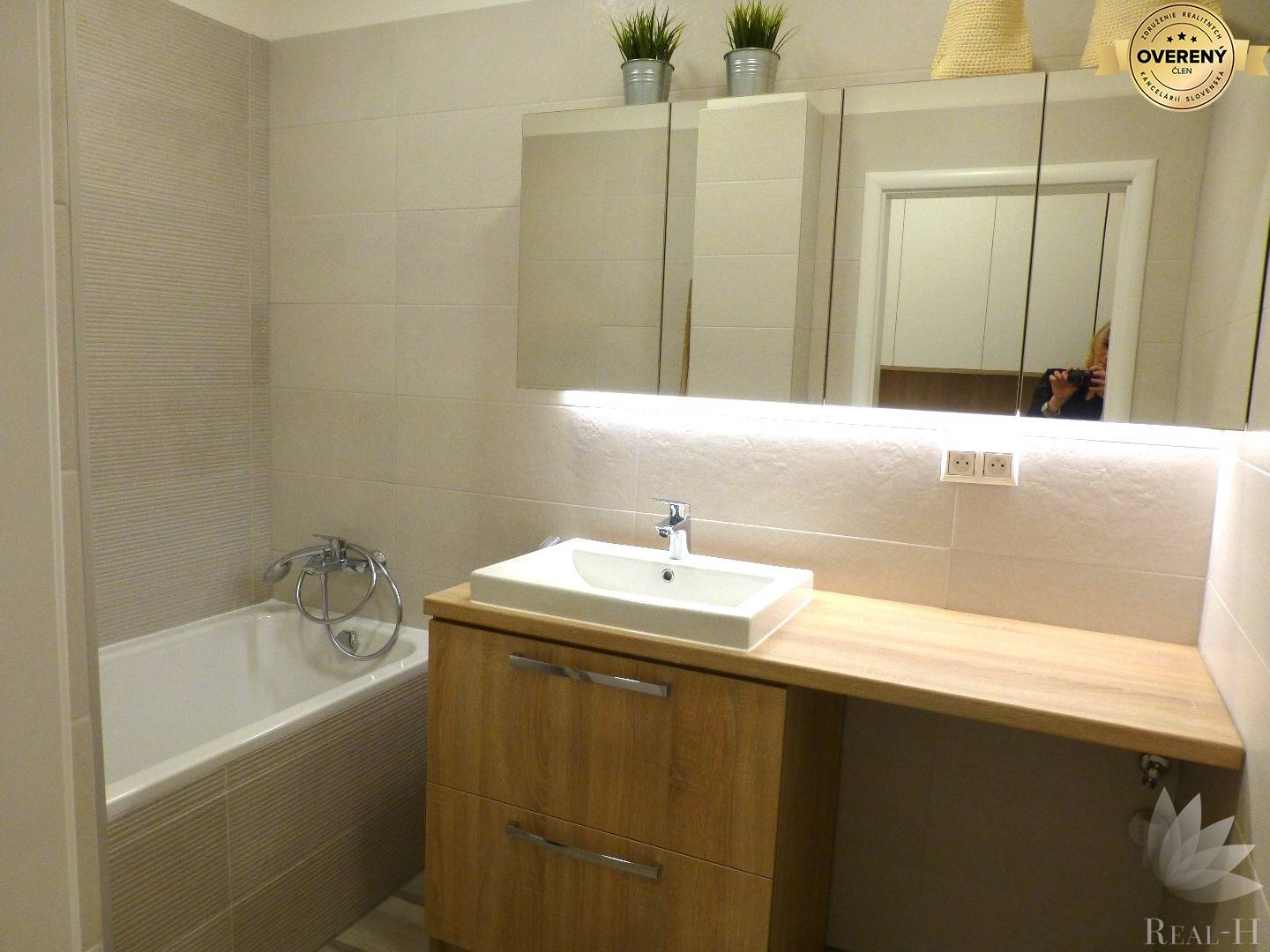 Predaj moderný 2 izbový byt + ŠATNÍK Solivarská ulica Bratislava II - Ružinov