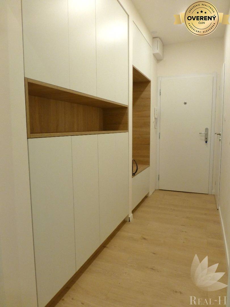 Predaj moderný 2 izbový byt + ŠATNÍK Solivarská ulica Bratislava II - Ružinov