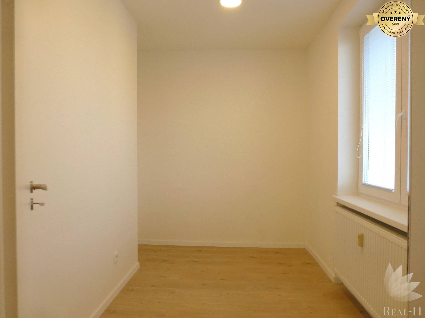 Predaj moderný 2 izbový byt + ŠATNÍK Solivarská ulica Bratislava II - Ružinov