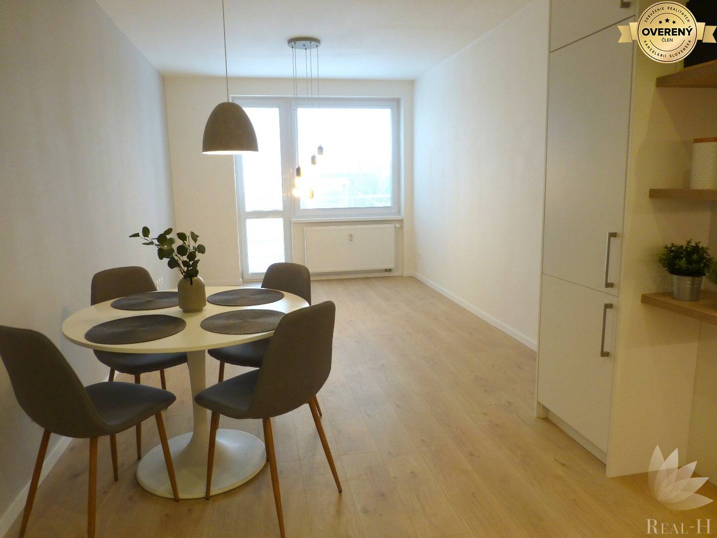 Predaj moderný 2 izbový byt + ŠATNÍK Solivarská ulica Bratislava II - Ružinov