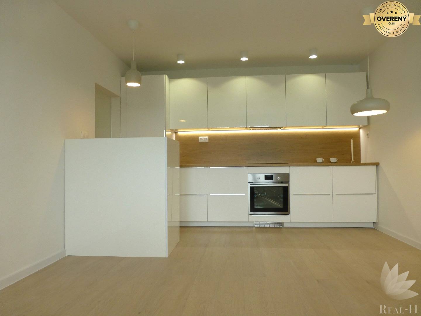 REZERVOVANÝ 1,5 izbový byt Rovníková ulica Bratislava II - Ružinov