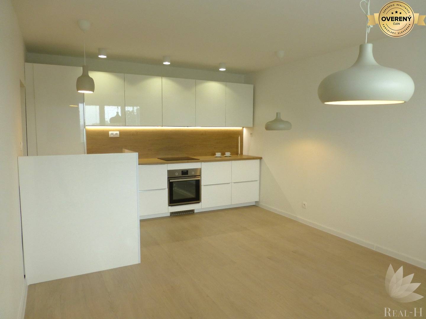 REZERVOVANÝ 1,5 izbový byt Rovníková ulica Bratislava II - Ružinov