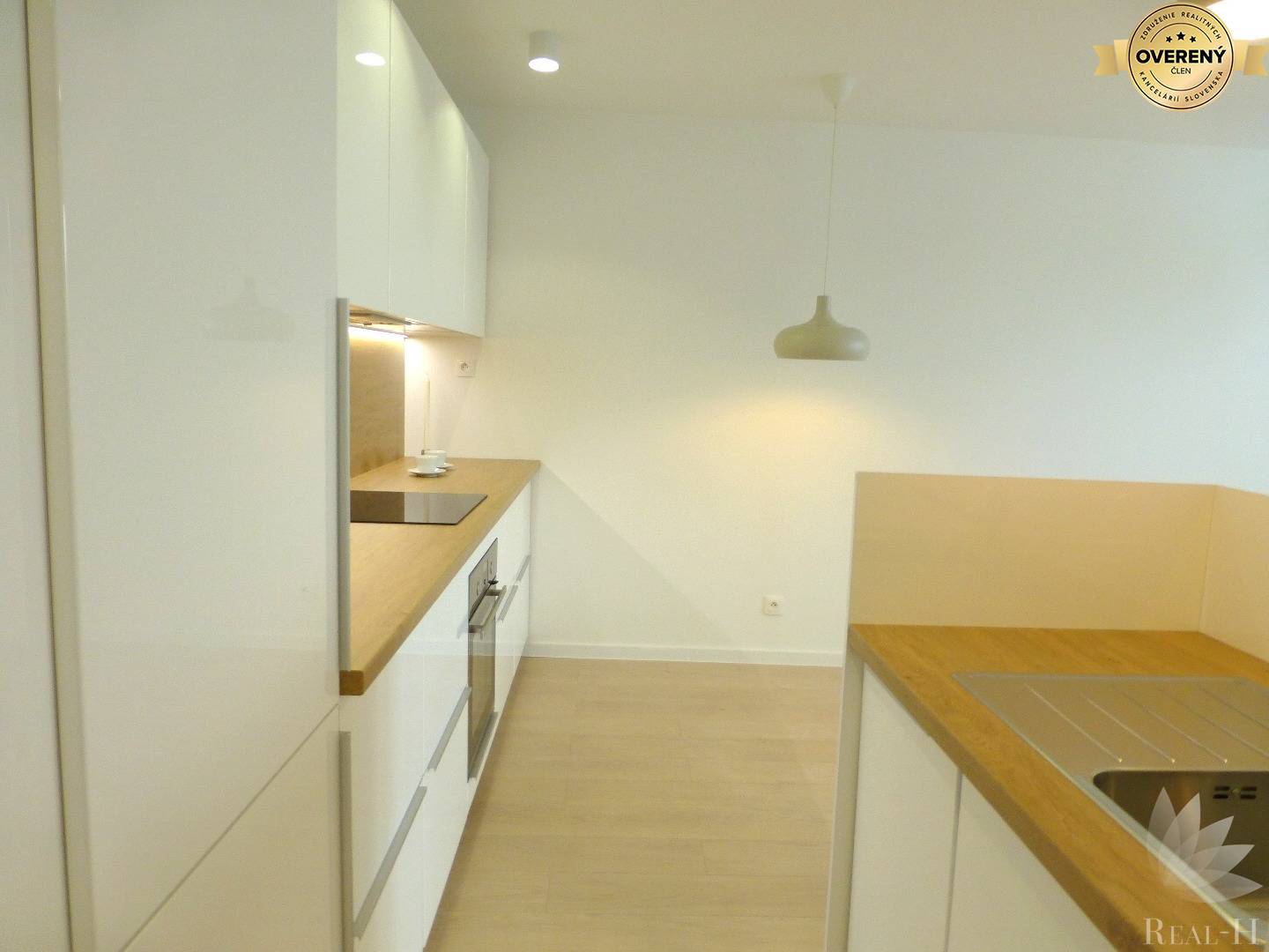 REZERVOVANÝ 1,5 izbový byt Rovníková ulica Bratislava II - Ružinov