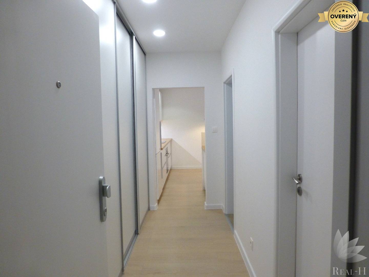 REZERVOVANÝ 1,5 izbový byt Rovníková ulica Bratislava II - Ružinov