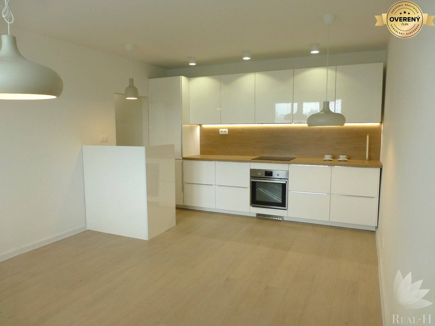 REZERVOVANÝ 1,5 izbový byt Rovníková ulica Bratislava II - Ružinov