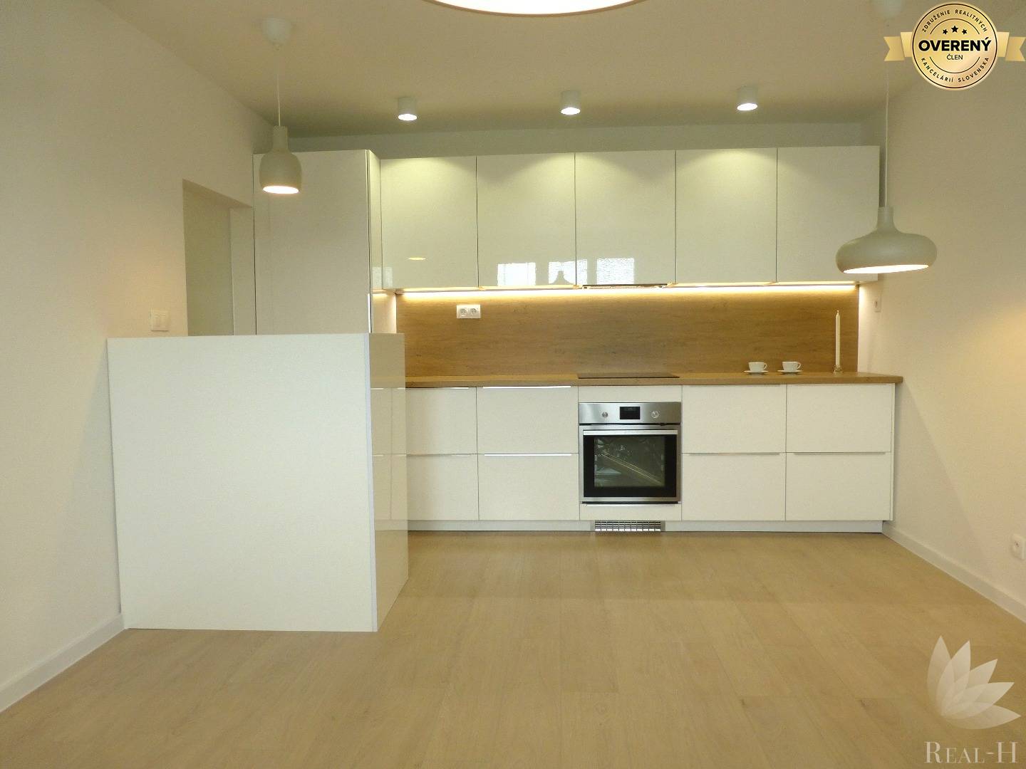 REZERVOVANÝ 1,5 izbový byt Rovníková ulica Bratislava II - Ružinov