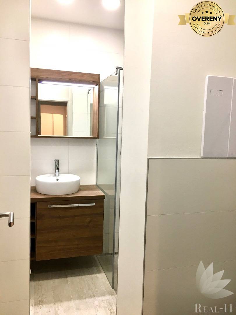 sprchovací kút.jpg