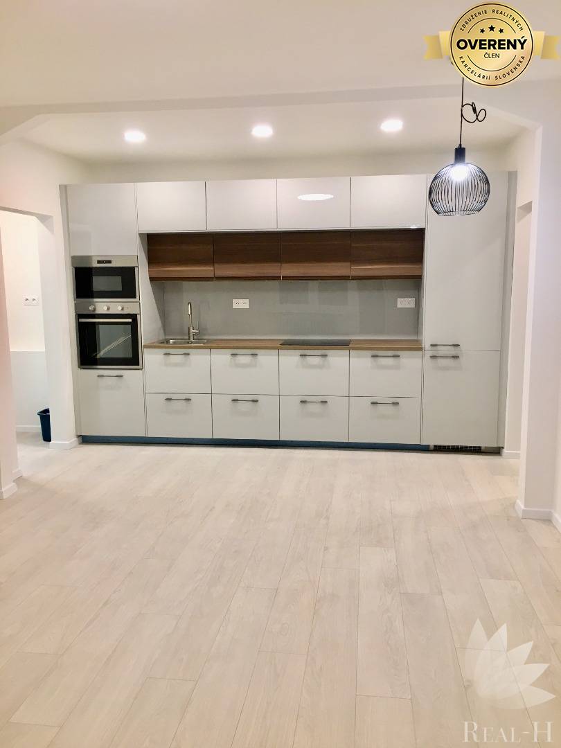 kuchyňa s obývaciou izbou.jpg
