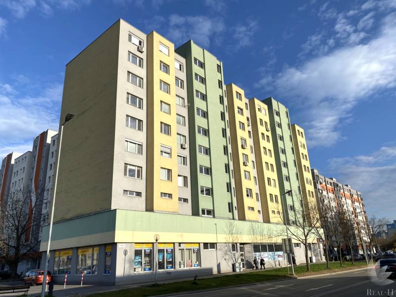 Predaj 3 izbový byt Hraničná ulica Bratislava  Ružinov