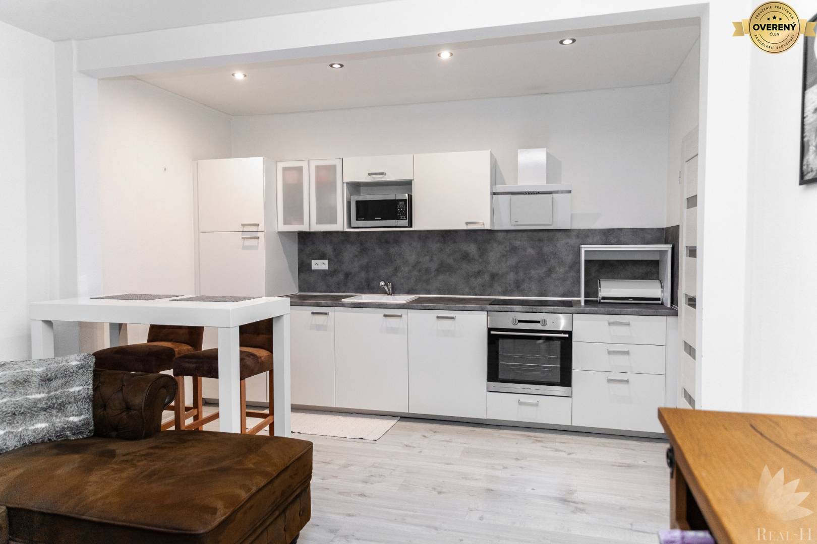 NA PREDAJ 1,5 izbový by