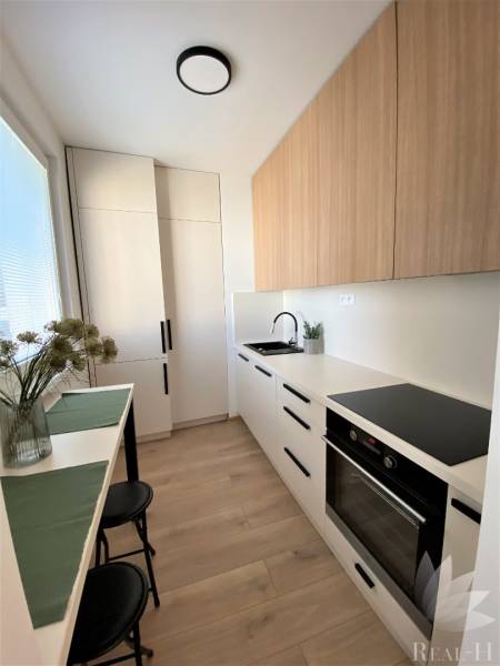 Dizajnový moderný 1,5 izbový byt  Repašského ulica Bratislava IV Dúbravka