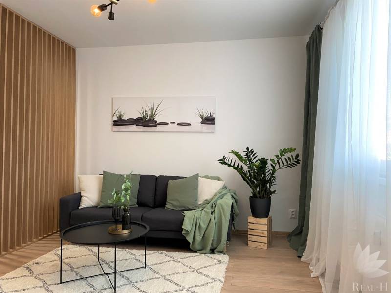 Dizajnový moderný 1,5 izbový byt  Repašského ulica Bratislava IV Dúbravka