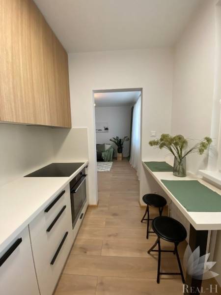 Dizajnový moderný 1,5 izbový byt  Repašského ulica Bratislava IV Dúbravka