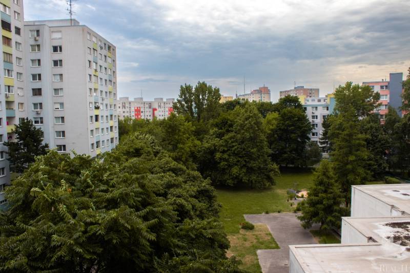 na predaj novo zrekonštruovanú MODERNÚ GARZÓNKU NA ZAČIATKU PETRŽALKY Mlynarovičova ulica