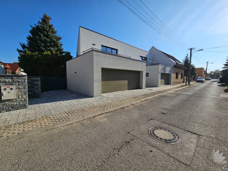 Exkluzívny dvojpodlažný 5 izbový rodinný dom s garážou Prievoz