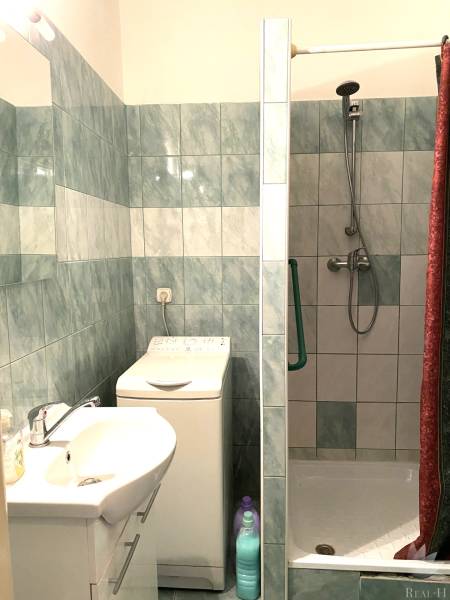 Predaj veľkorysý 3 izbový byt Ladzianskeho ulica BA III Kramáre