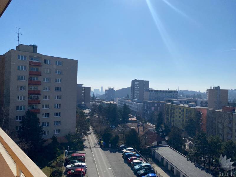 Predaj veľkorysý 3 izbový byt Ladzianskeho ulica BA III Kramáre