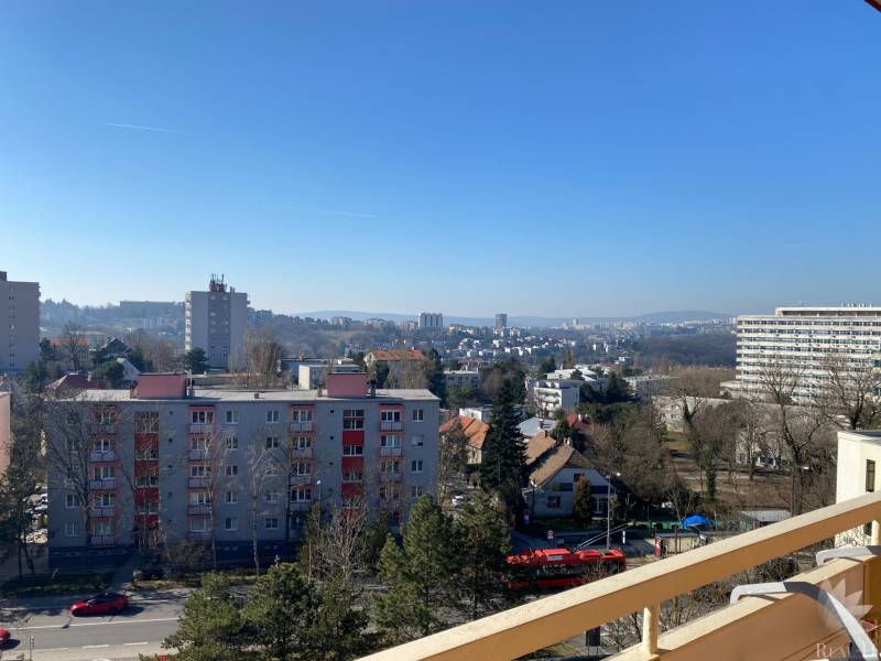 Predaj veľkorysý 3 izbový byt Ladzianskeho ulica BA III Kramáre