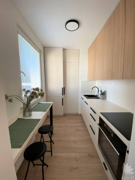 Predaj moderný 1,5 izbový byt  Saratovská ulica Bratislava IV Dúbravka