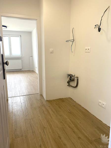 predaj  moderný 1 izbový byt ( garsónku ) ulica Rybničná , Bratislava III  Vajnory 